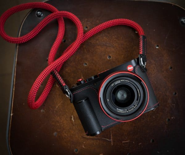 Case Leica Q3 Black/Red Kontice เคสหนังแท้ สีดำด้ายแดง มีกริป สำหรับ Leica Q3