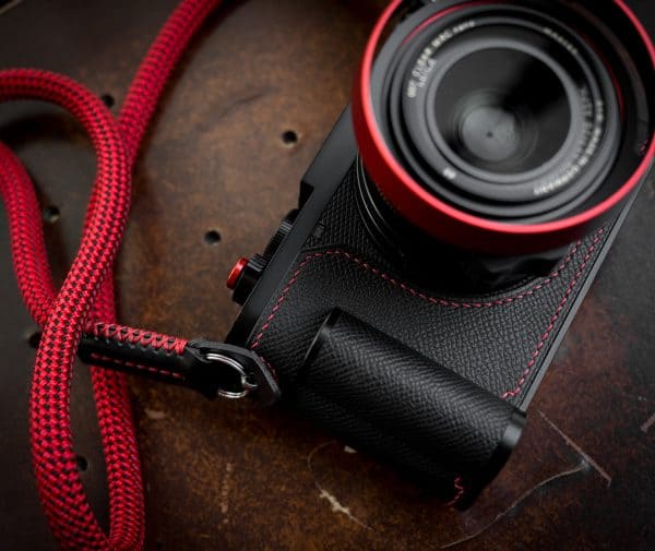 Case Leica Q3 Black/Red Kontice เคสหนังแท้ สีดำด้ายแดง มีกริป สำหรับ Leica Q3