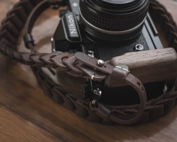 สายคล้องกล้อง Nishikawa S921 Walnut for Leica SL2 SL