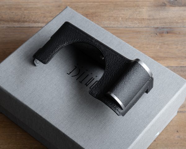 เคส Fuji X100VI แบบมีกริป สีดำ ฐานสีเงิน หนังคาเวียร์ Kontice Leather Case Black