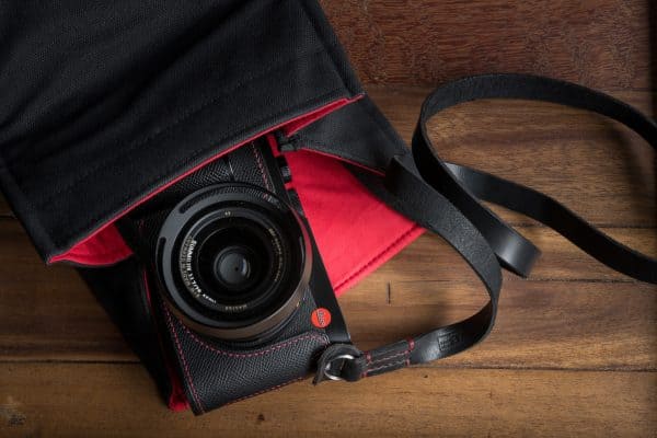 สายคล้องกล้อง TAP&DYE Classic Black Red 107cm
