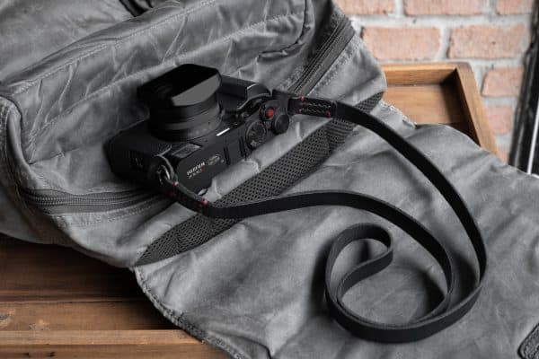 สายคล้องกล้อง TAP&DYE Classic Black Red 107cm