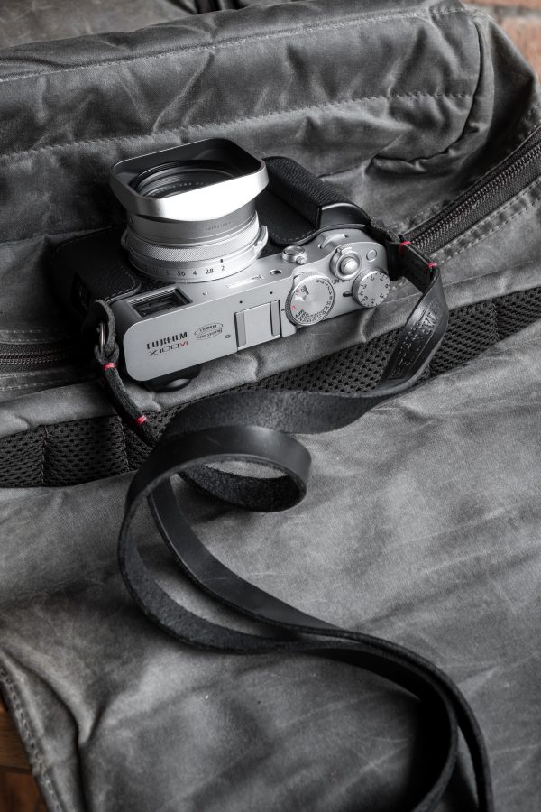 สายคล้องกล้อง TAP&DYE Classic Black Red 107cm