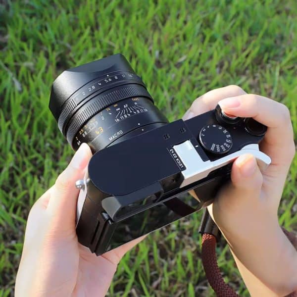 ฮูดเหลี่ยม Leica Q3 43 จาก Haoge LH-LQ343 สีดำ