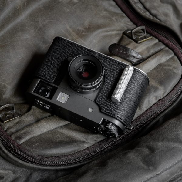 Case Fuji X Half สีดำ จาก Mr.Stone
