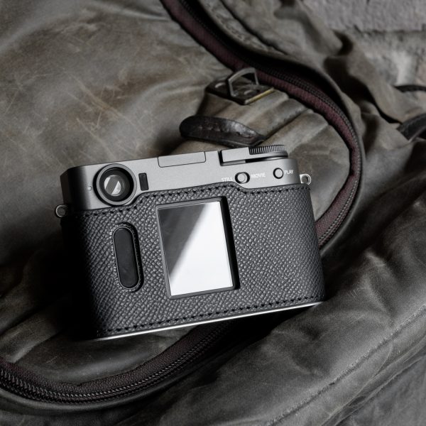 Case Fuji X Half สีดำ จาก Mr.Stone