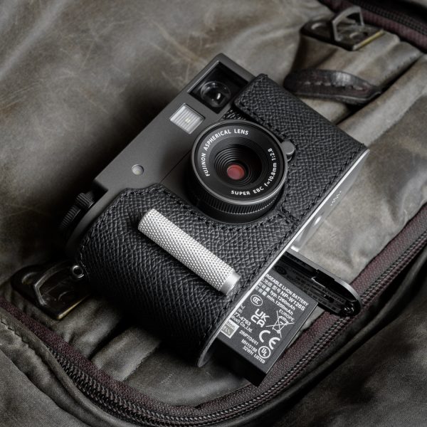 Case Fuji X Half สีดำ จาก Mr.Stone