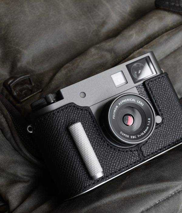 Case Fuji X Half สีดำ จาก Mr.Stone