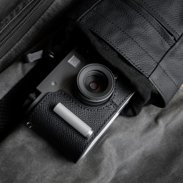 Case Fuji X Half สีดำ จาก Mr.Stone