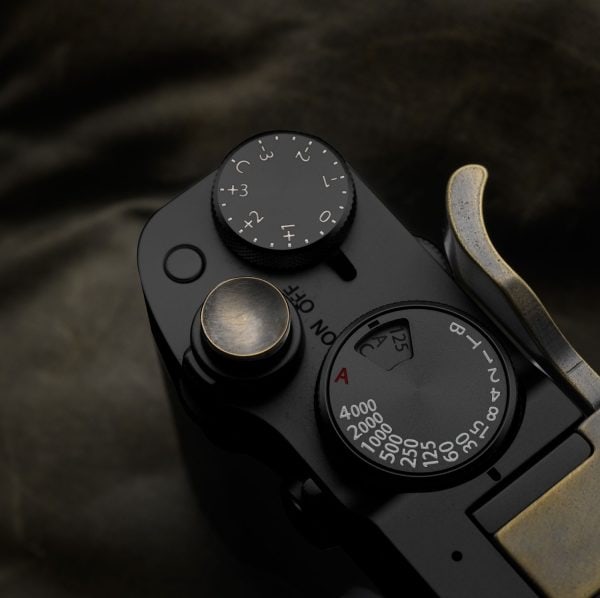 ปุ่มชัตเตอร์ทองเหลืองรมดำ Antique Brass Soft Release Button