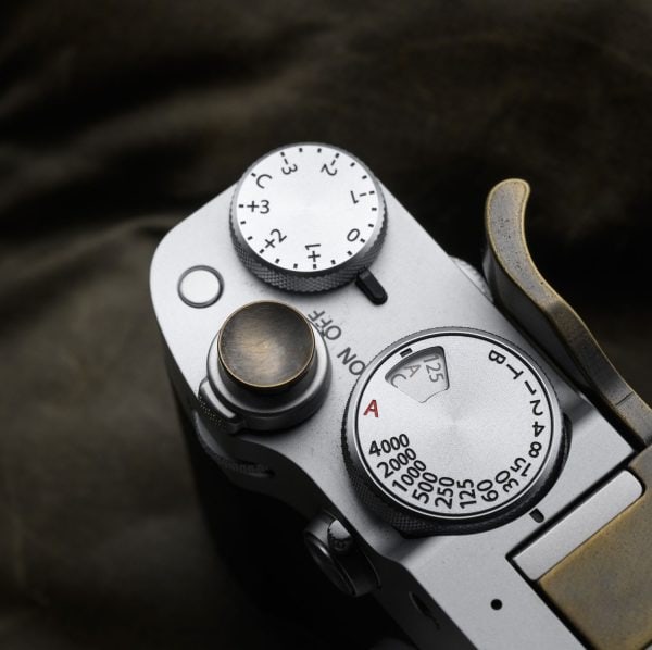 ปุ่มชัตเตอร์ทองเหลืองรมดำ Antique Brass Soft Release Button