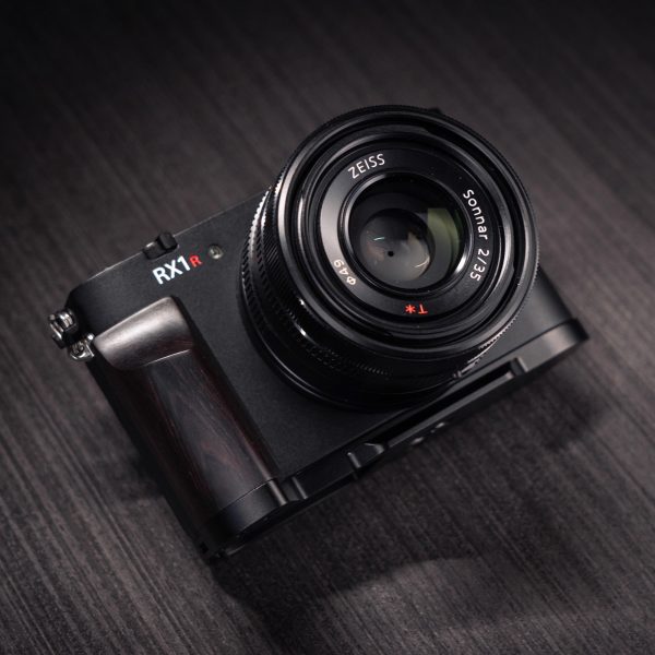 กริป SONY RX1RIII Hand Grip กริปไม้สีน้ำตาลเข้ม Ebony