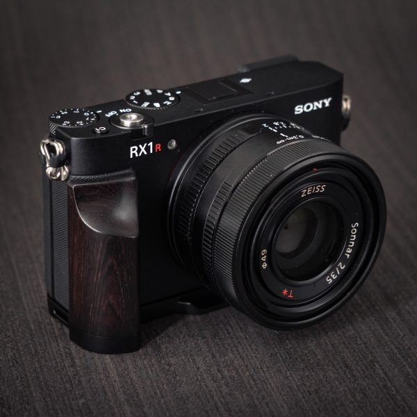 กริป SONY RX1RIII Hand Grip กริปไม้สีน้ำตาลเข้ม Ebony