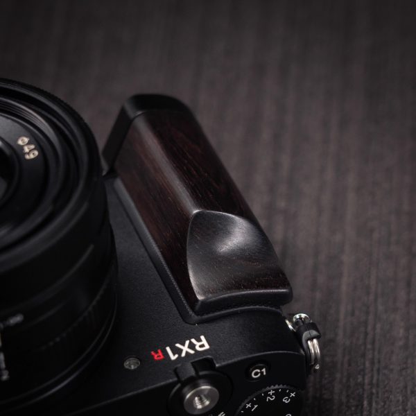 กริป SONY RX1RIII Hand Grip กริปไม้สีน้ำตาลเข้ม Ebony
