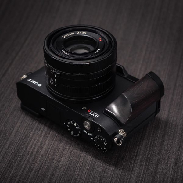 กริป SONY RX1RIII Hand Grip กริปไม้สีน้ำตาลเข้ม Ebony