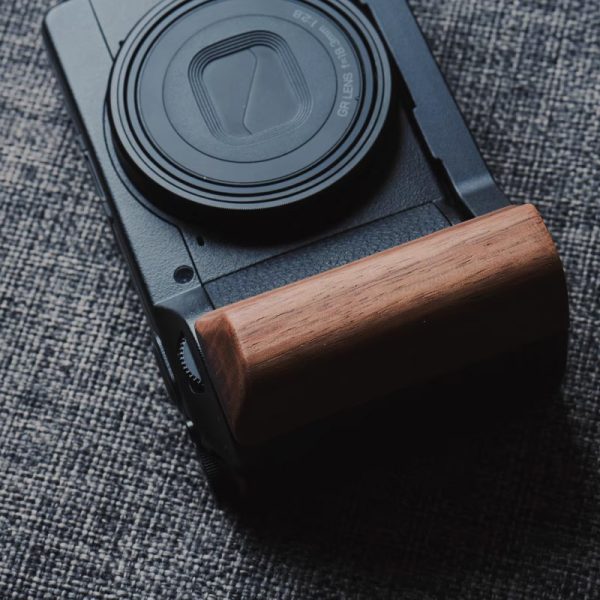 กริป Ricoh GRIV GR4 สีน้ำตาล Walnut Hand Grip จาก King