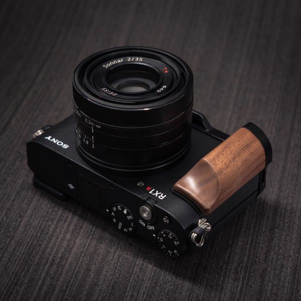 กริป SONY RX1RIII Hand grip กริปไม้สีน้ำตาลอ่อน Walnut