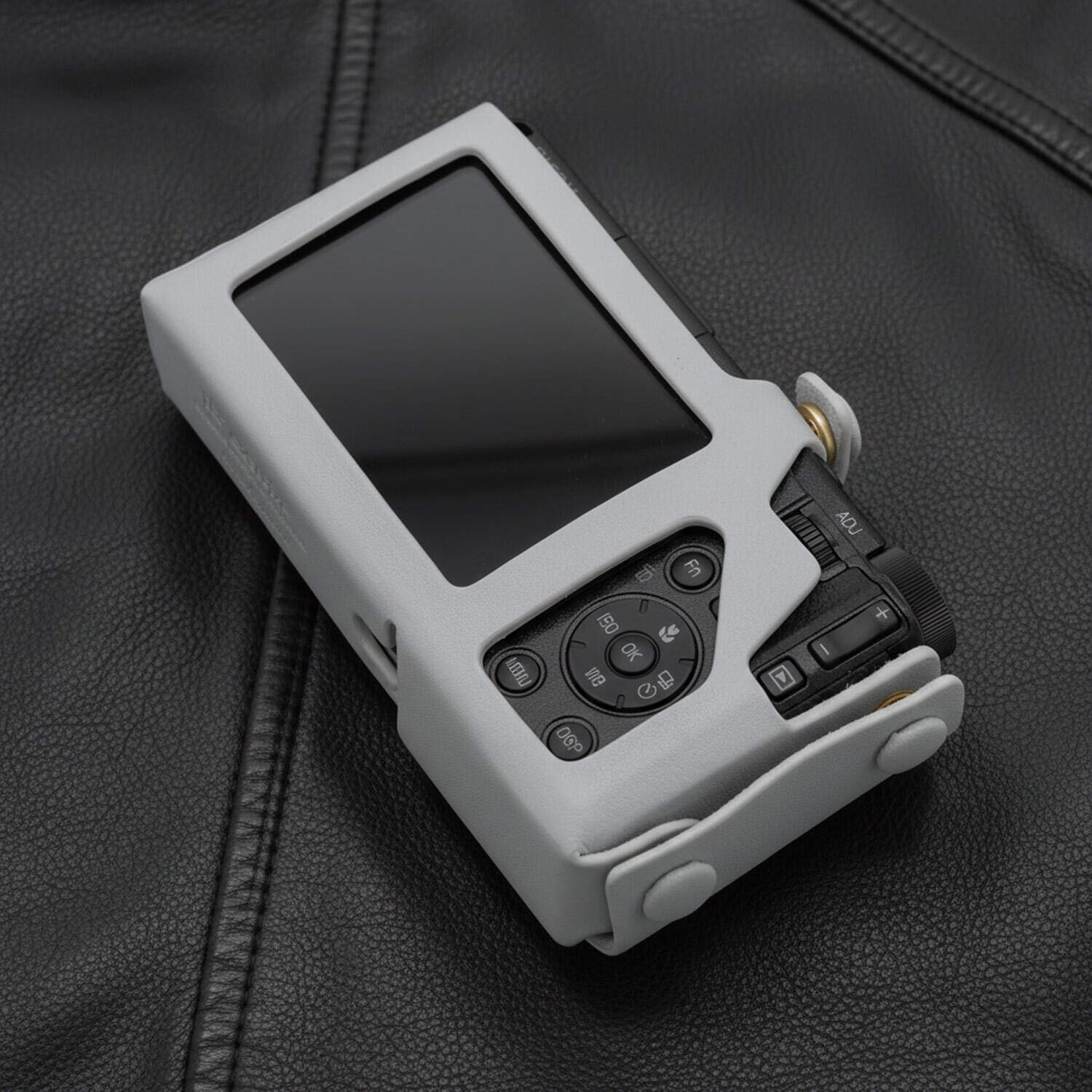 เคสหนัง Ricoh GRIV GR4 สีเทา จาก Cam-in x Larry Gadget Leather Case