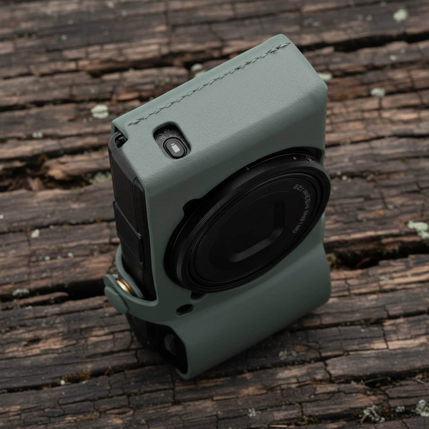 เคสหนัง Ricoh GRIV GR4 สีเขียว จาก Cam-in x Larry Gadget Leather Case