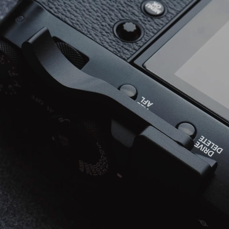 ที่พักนิ้ว พับได้ Fuji X100VI สีดำ จาก King Foldable Thumb Grip