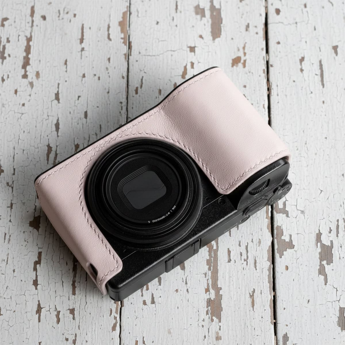 Half case Rich GRIV GR4 HDF สีชมพู เคสหนัง จาก Cam-in x Larry Gadget