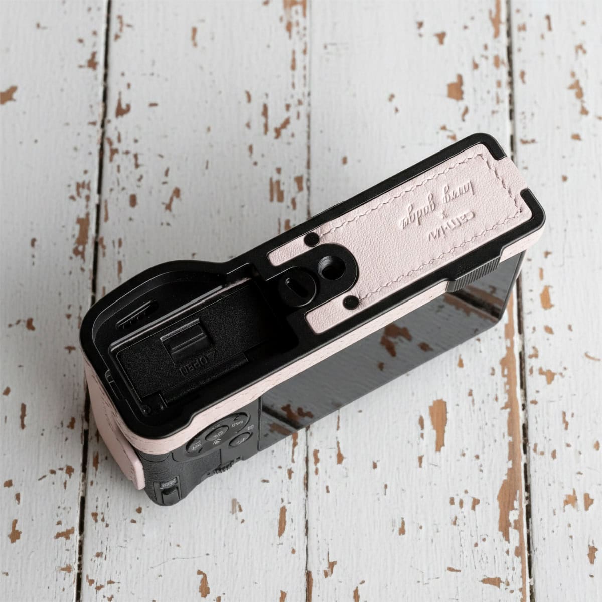 Half case Rich GRIV GR4 HDF สีชมพู เคสหนัง จาก Cam-in x Larry Gadget