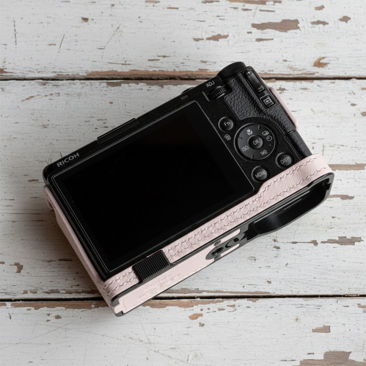 Half case Rich GRIV GR4 HDF สีชมพู เคสหนัง จาก Cam-in x Larry Gadget