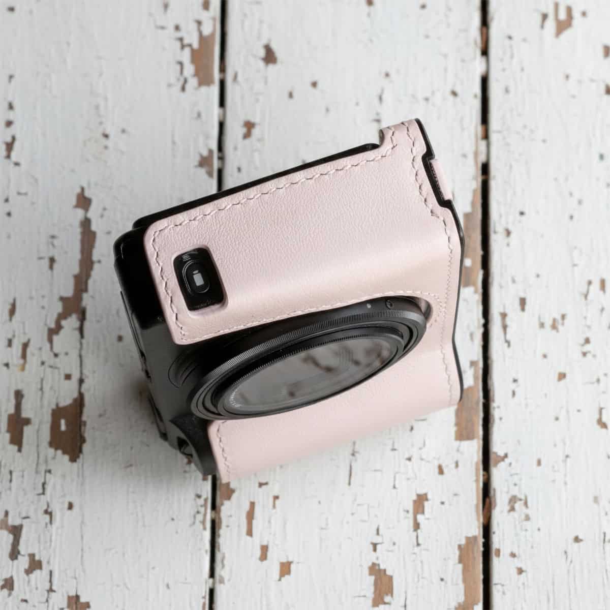 Half case Rich GRIV GR4 HDF สีชมพู เคสหนัง จาก Cam-in x Larry Gadget