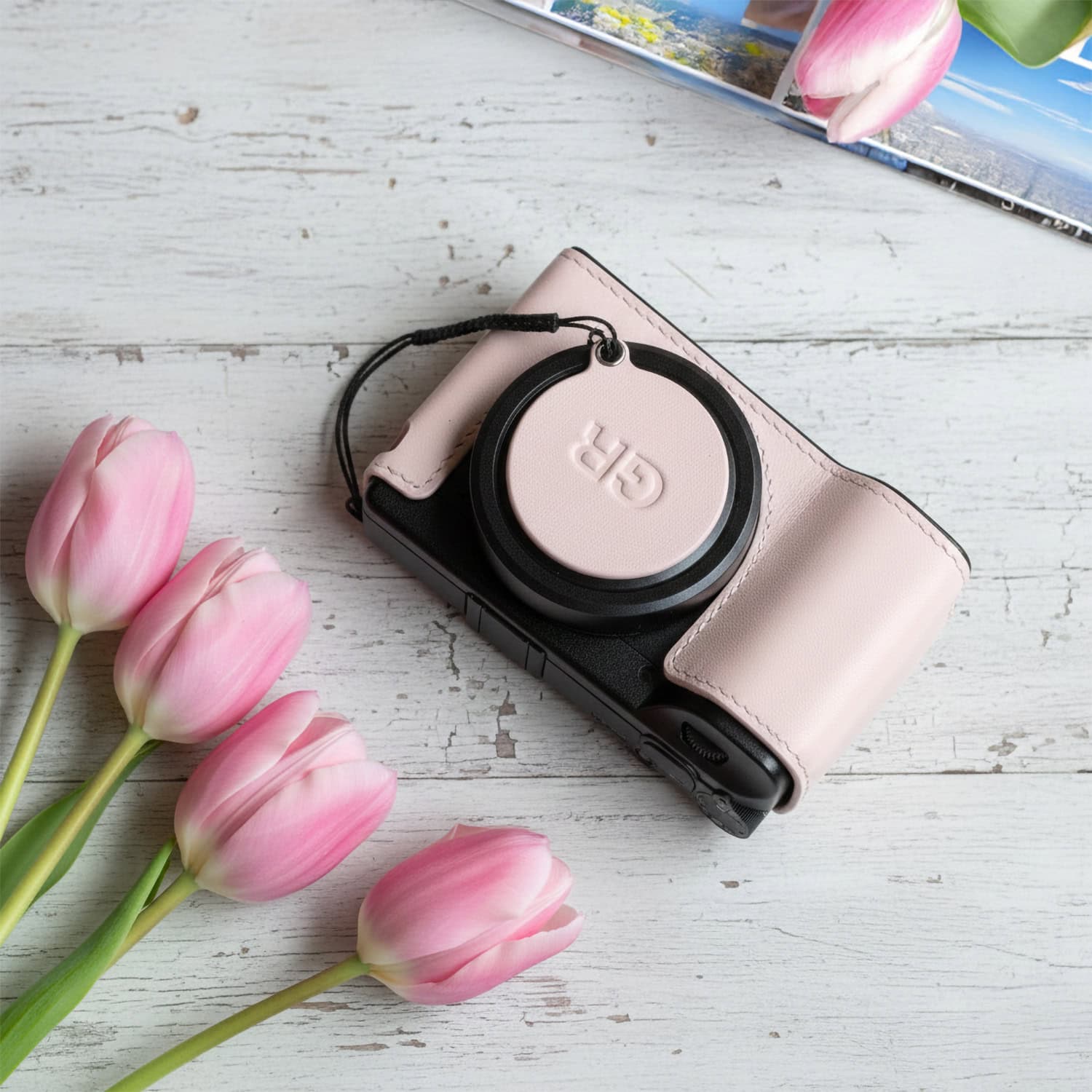 Half case Rich GRIV GR4 HDF สีชมพู เคสหนัง จาก Cam-in x Larry Gadget