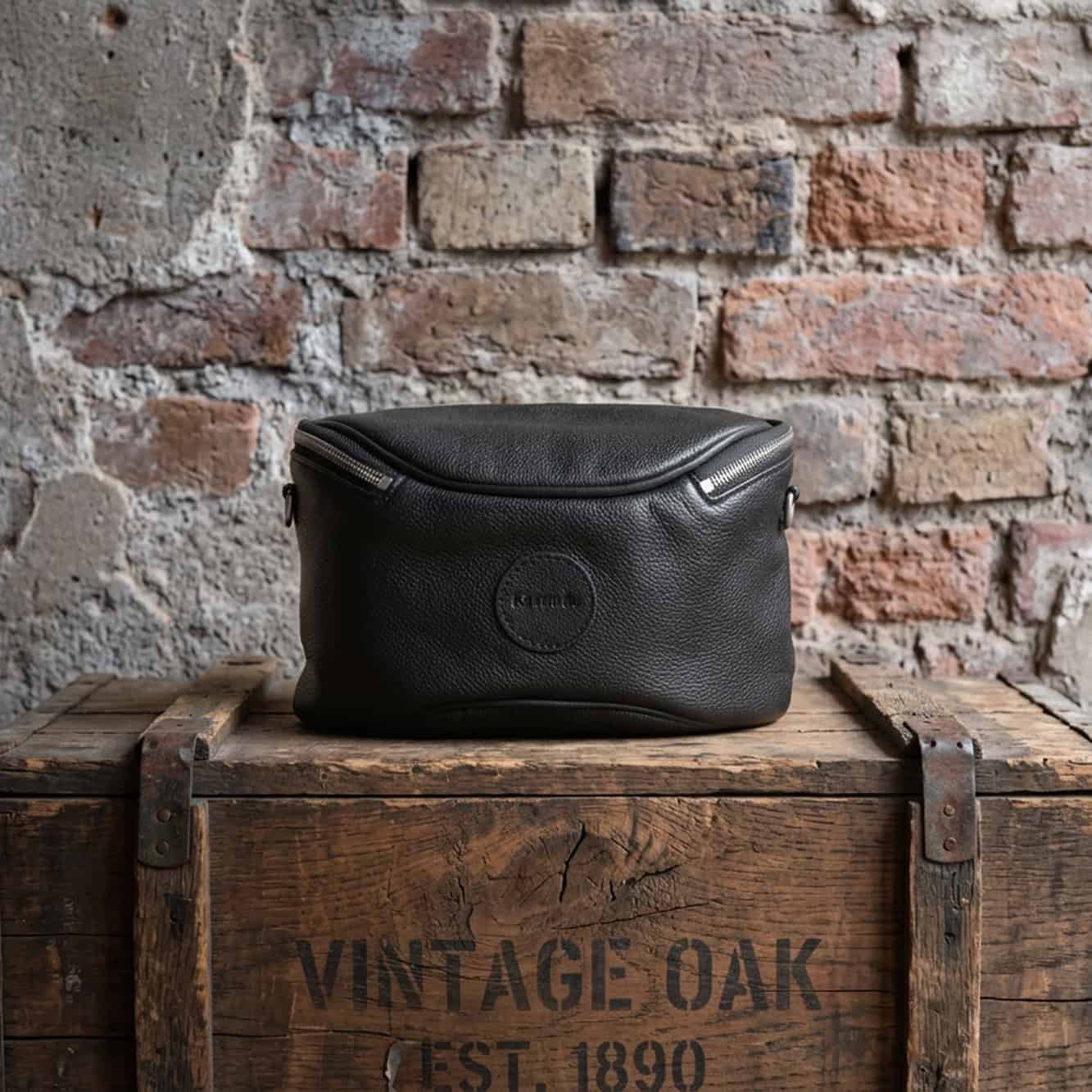 Pouch พร้อมสายสะพาย Leica Q3 Fuji GFX100RF กระเป๋าหนังแท้ Cam-in Large
