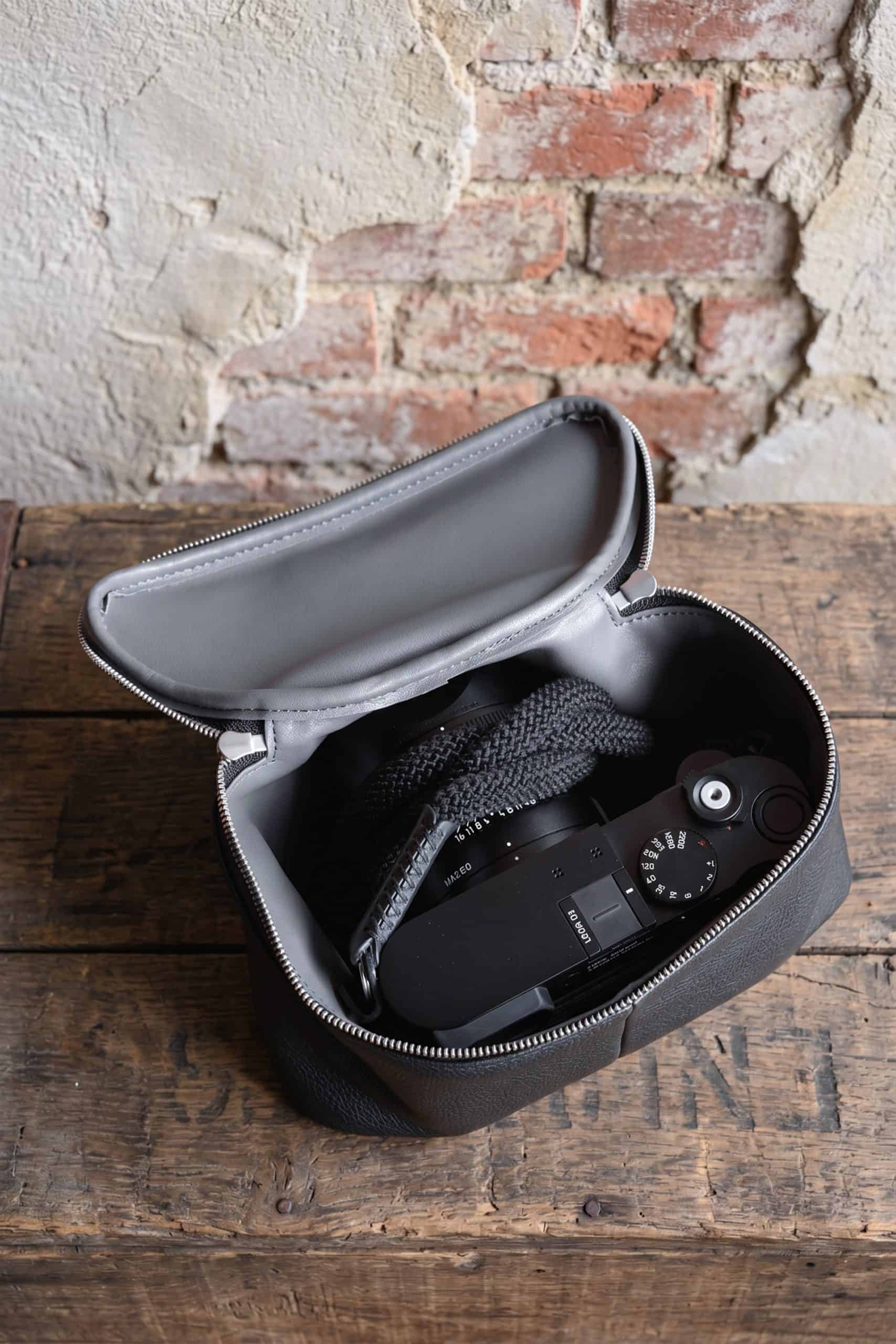 Pouch พร้อมสายสะพาย Leica Q3 Fuji GFX100RF กระเป๋าหนังแท้ Cam-in Large