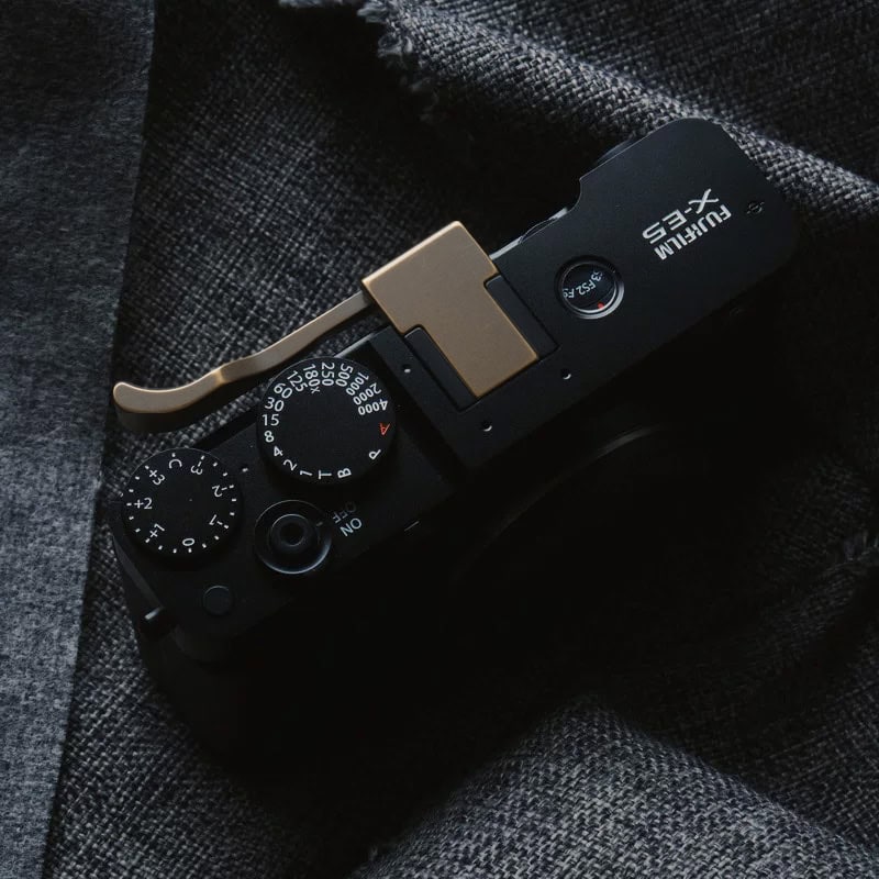 ที่พักนิ้ว Fuji XE5 Foldable Thumb Rest Vintage Brass ทองเหลืองรมดำ จาก MostTap