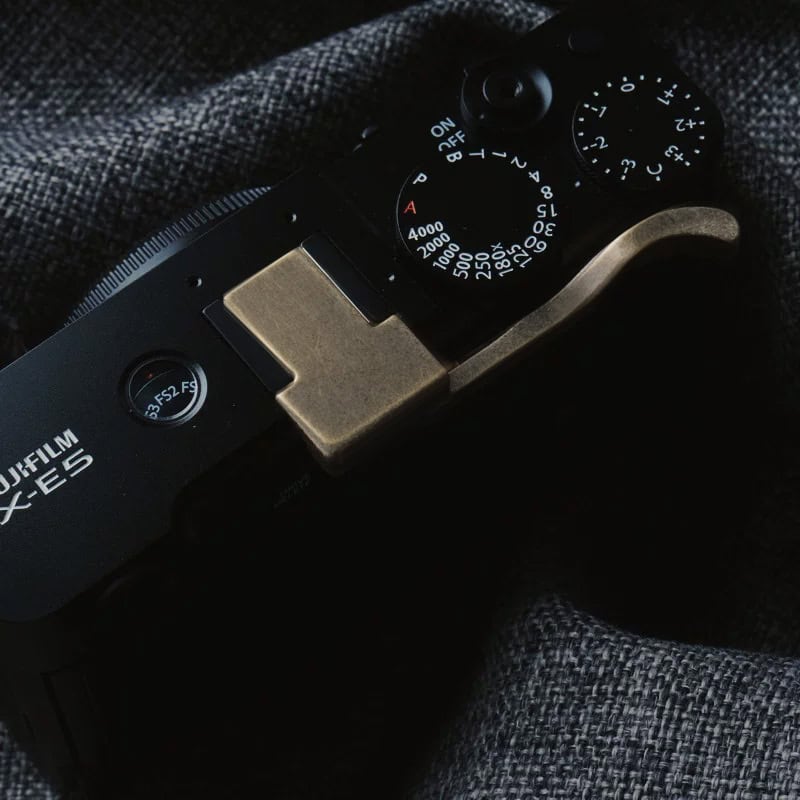 ที่พักนิ้ว Fuji XE5 Foldable Thumb Rest Vintage Brass ทองเหลืองรมดำ จาก MostTap
